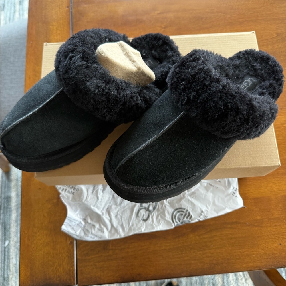 UGG Black Shearling Slipper Ugg Disquette like new wore once bought wrong size